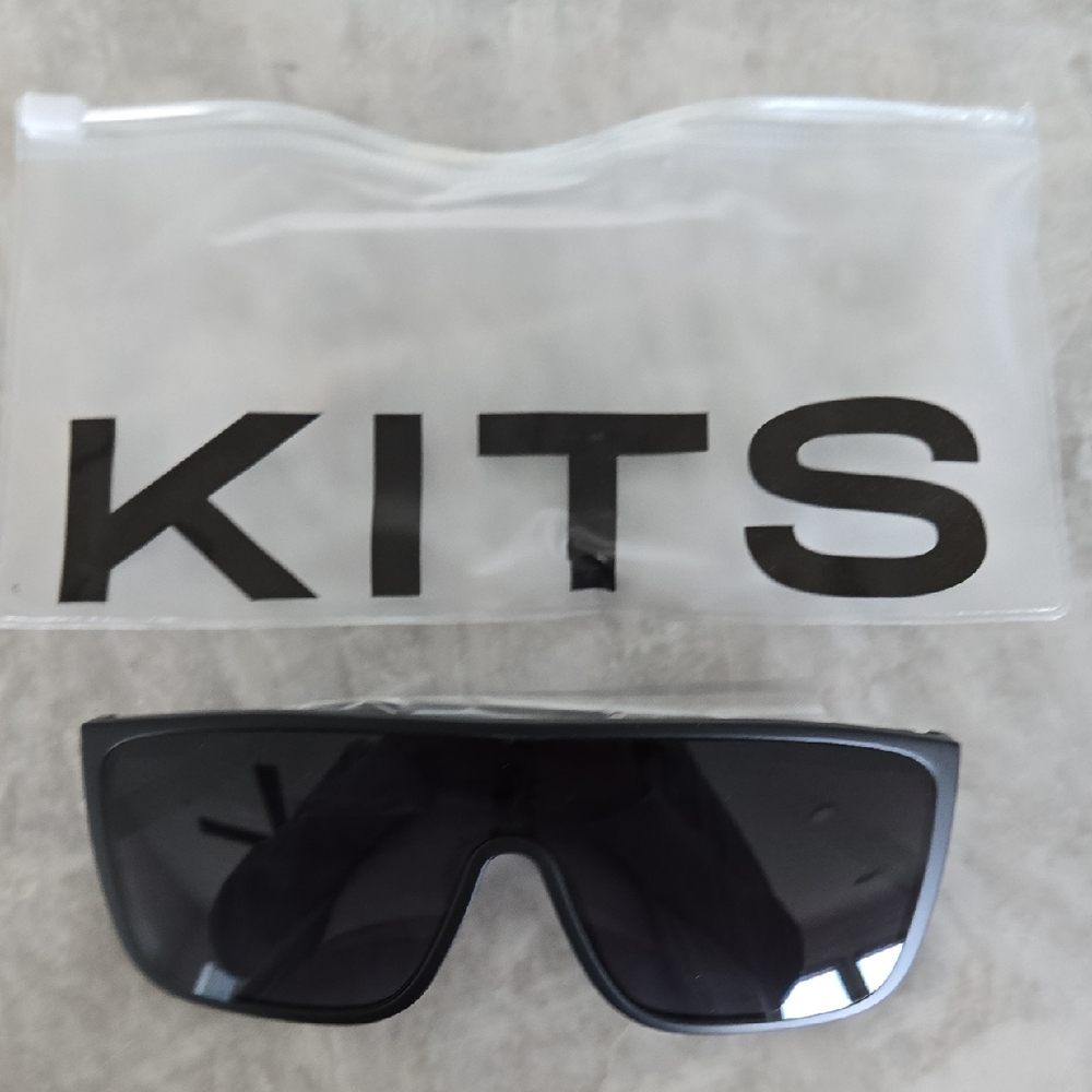 KITS Women Black Sunglasses